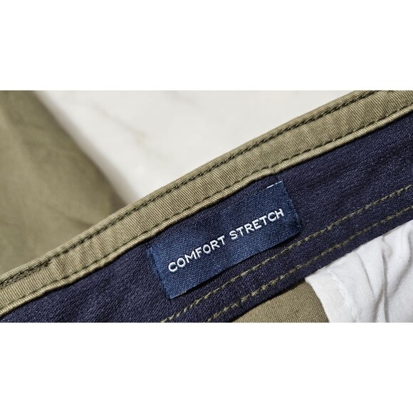 NWT St. John's Bay Men's Cargo Shorts Size 44 Green Comfort Stretch Power Waist - Picture 2 of 9